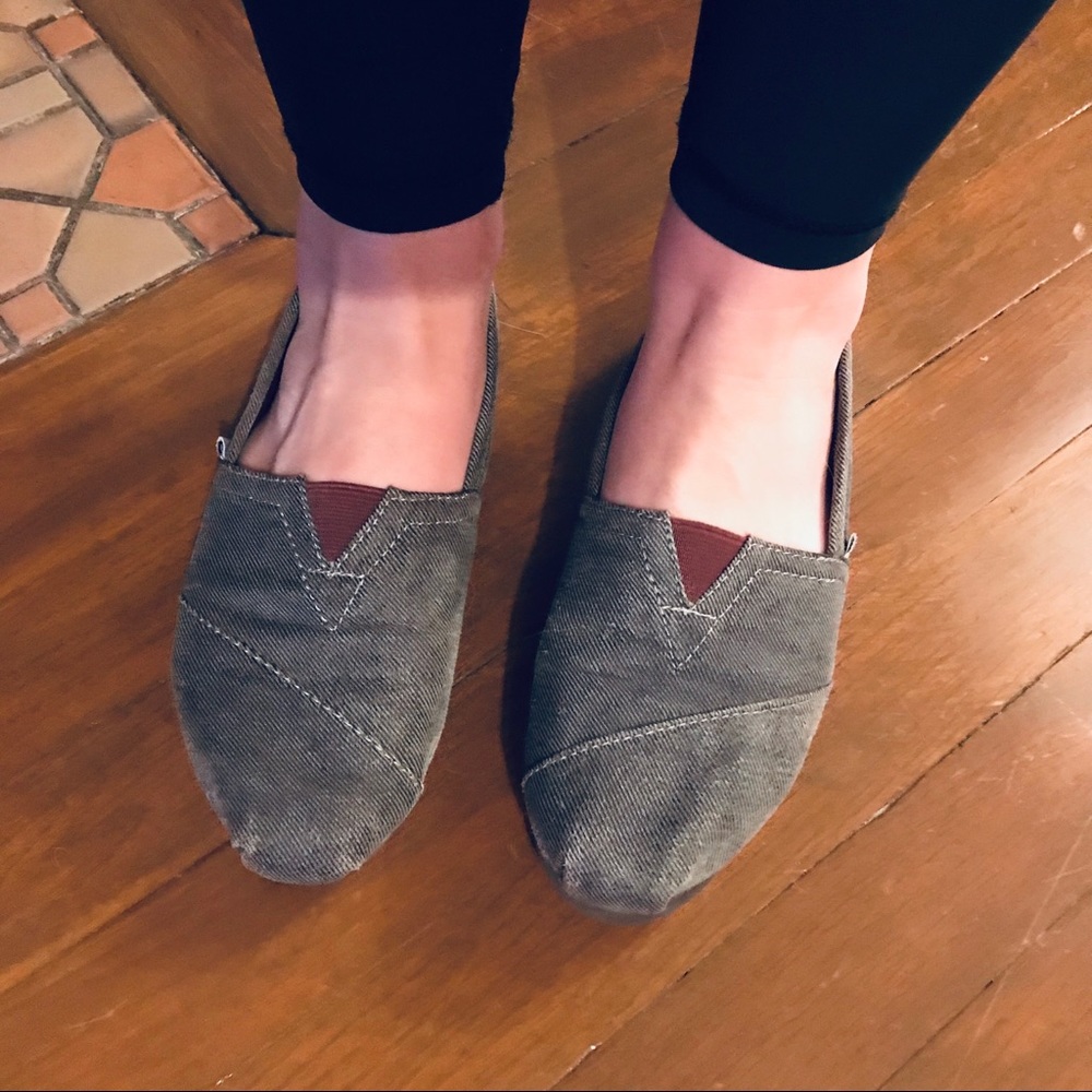 🔴4 for 25🔴 Toms Gray and Purple Mustache Embroidered Flats - Picture 5 of 9